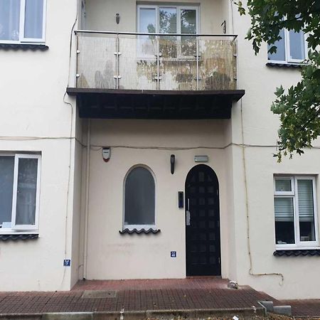 Newly Renovated Ideally Situated 2 Bedroom Flat 伯恩茅斯 外观 照片