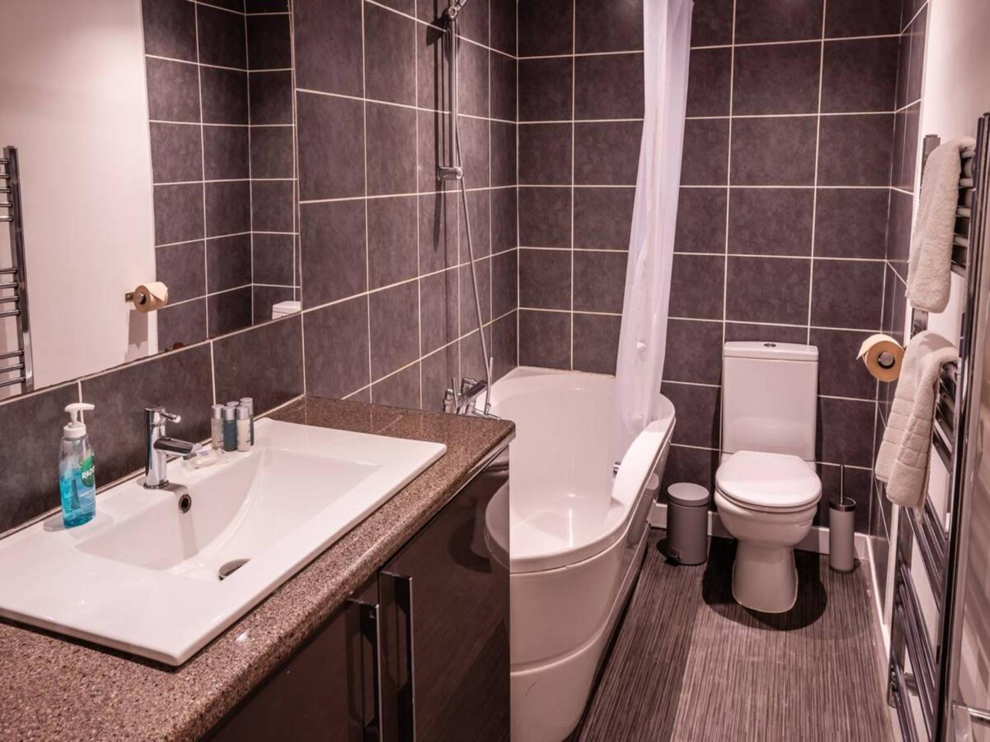 Newly Renovated Ideally Situated 2 Bedroom Flat 伯恩茅斯 外观 照片