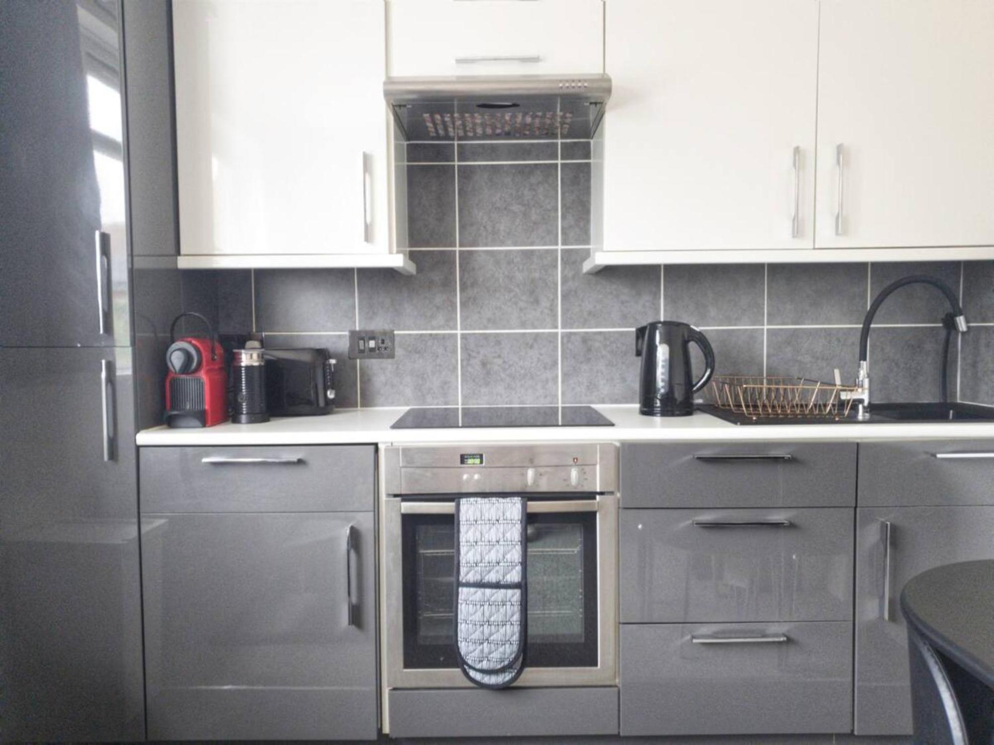 Newly Renovated Ideally Situated 2 Bedroom Flat 伯恩茅斯 外观 照片