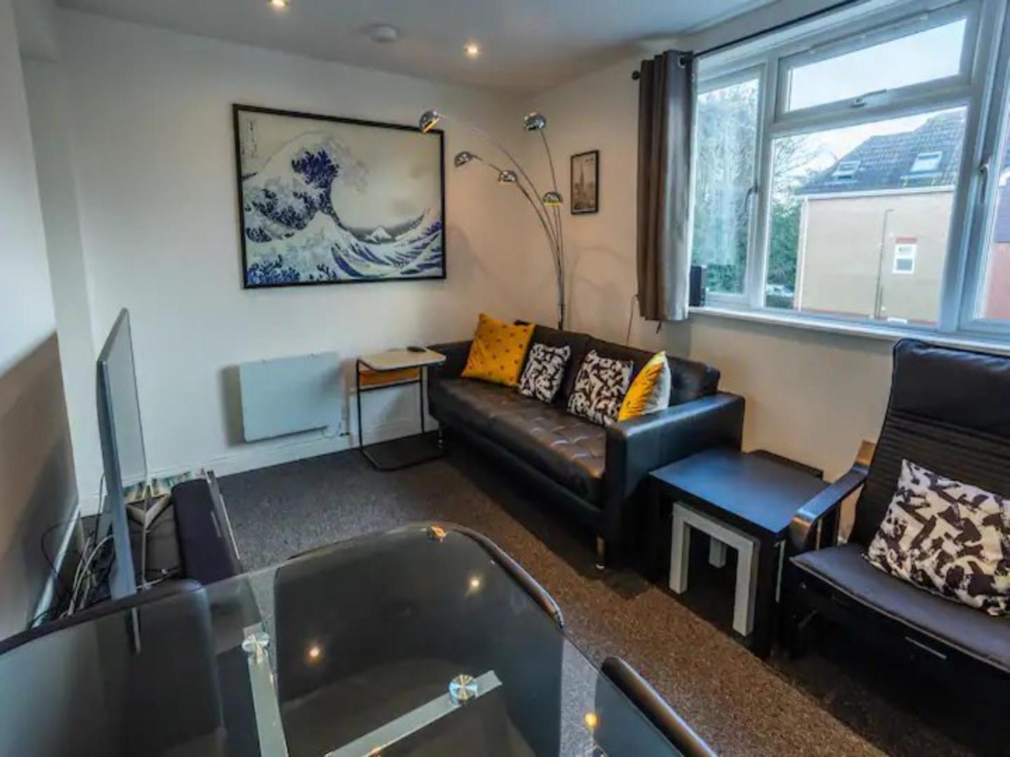 Newly Renovated Ideally Situated 2 Bedroom Flat 伯恩茅斯 外观 照片
